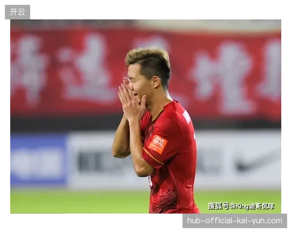 东道主美国队暴露出中前场连接不畅问题，寻找稳定的中场节拍器成为当务之急
